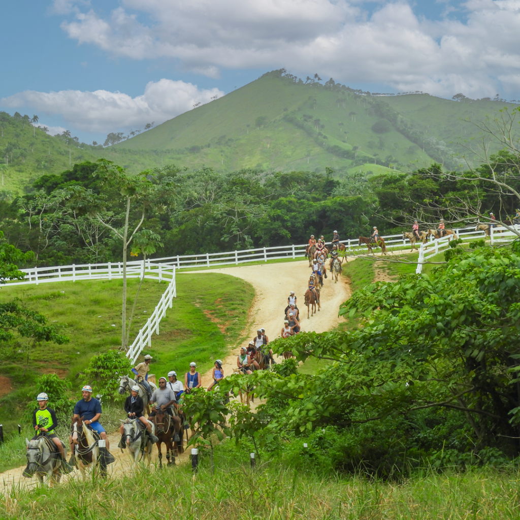 Easter 2026 dates and activities: horseback riding in La Hacienda Park